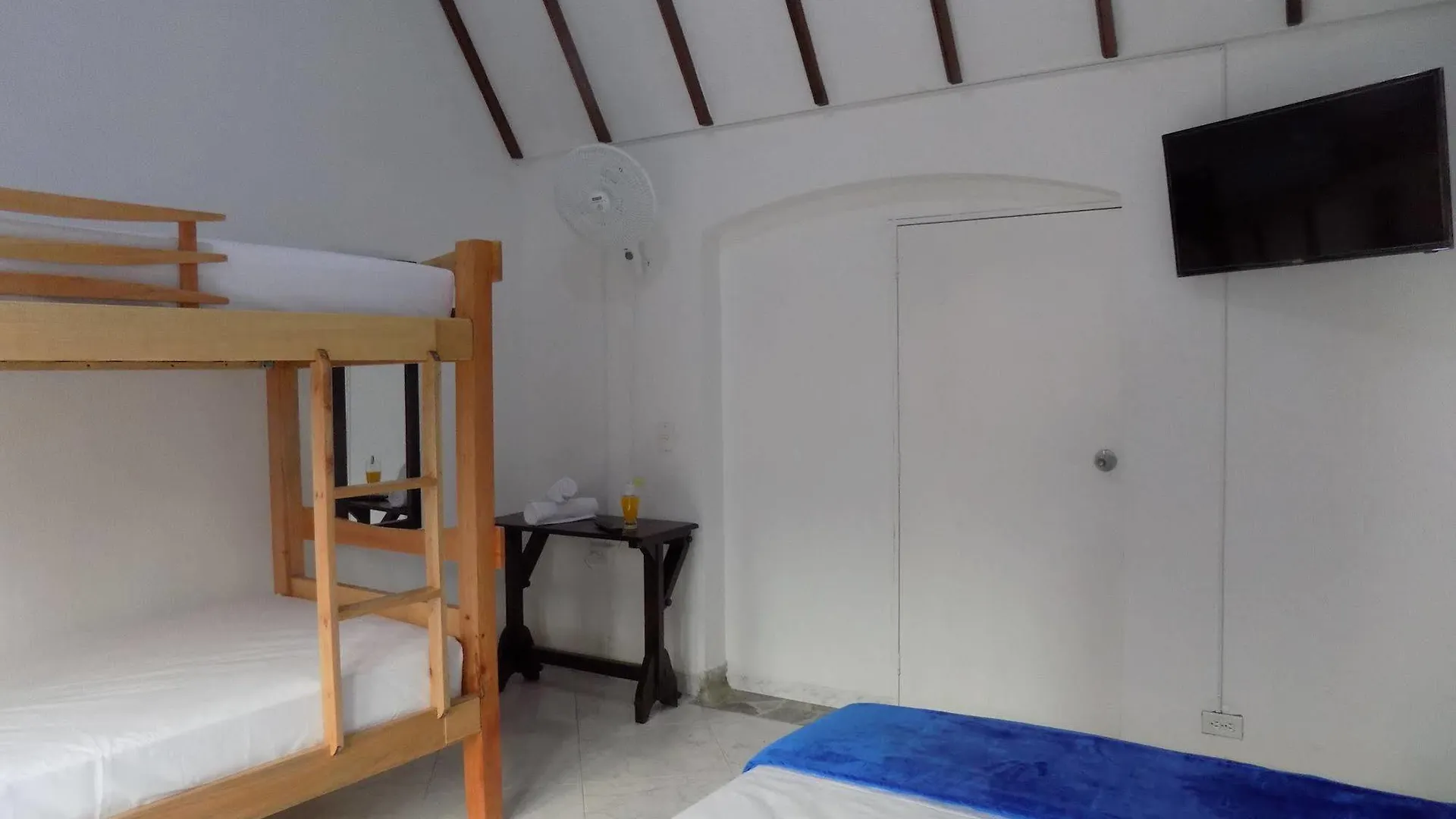 Art City Hostel 메딜린