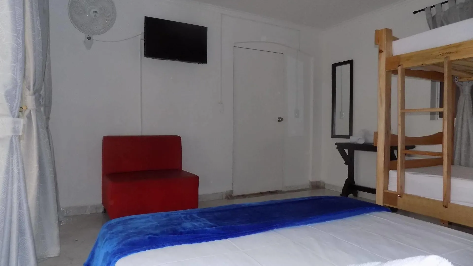 Art City Hostel 메딜린