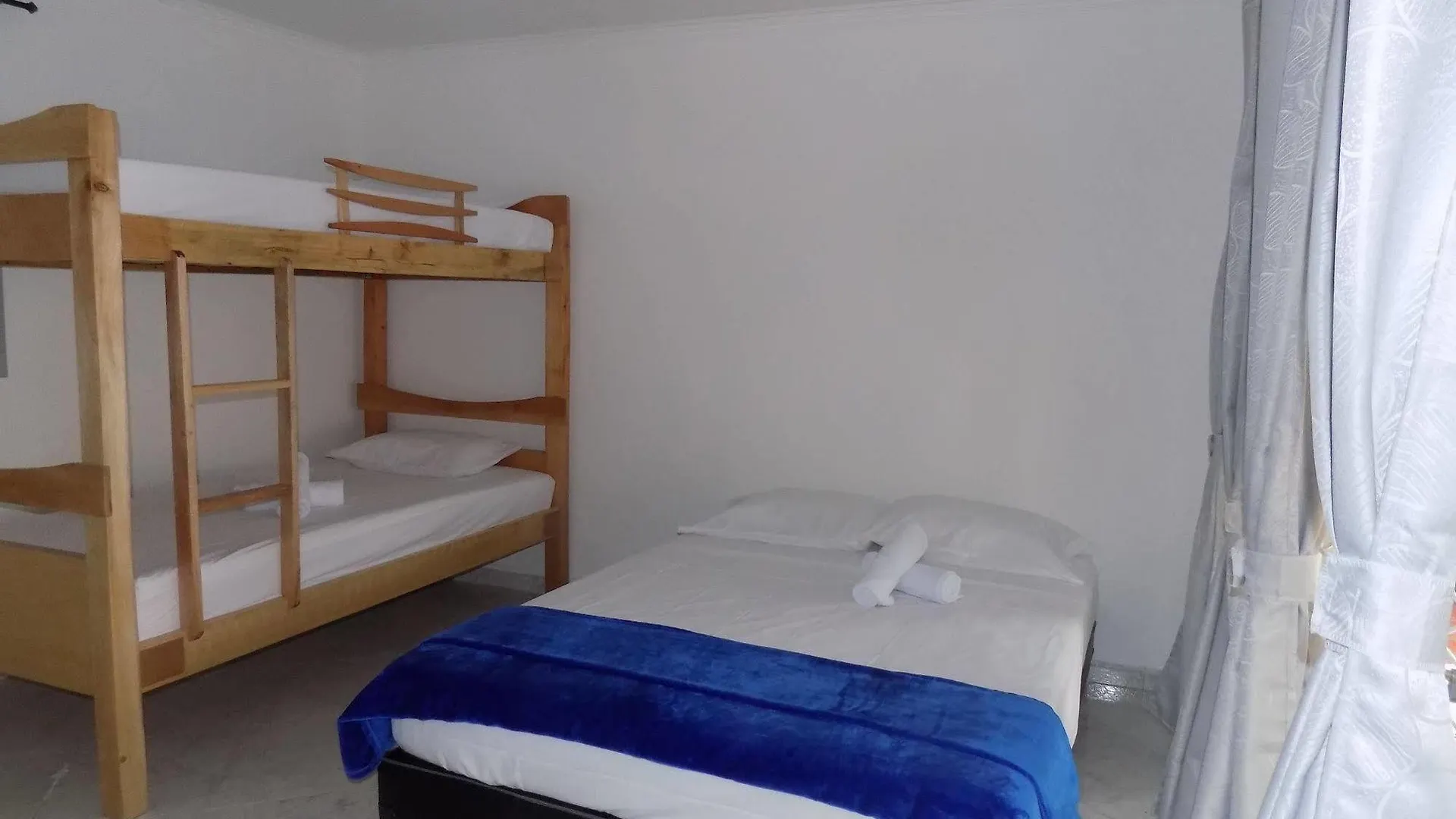 Art City Hostel 메딜린