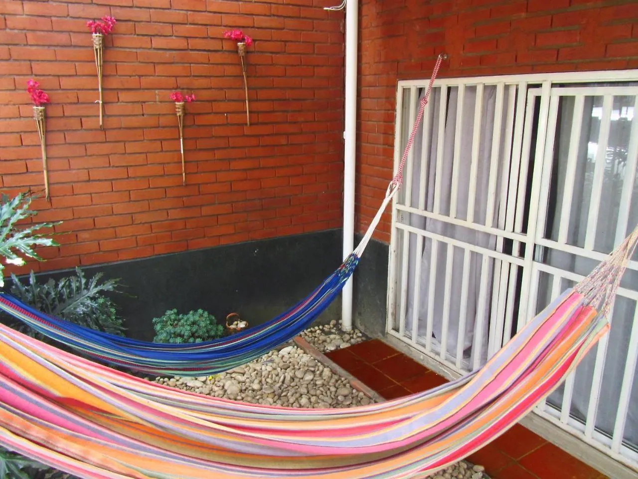 Art City Hostel 메딜린