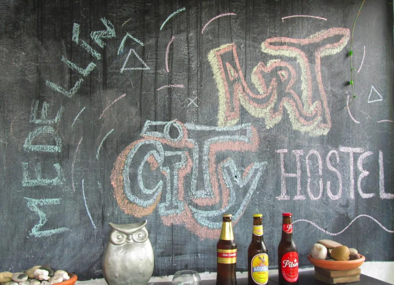 Art City Hostel 메딜린 0*,